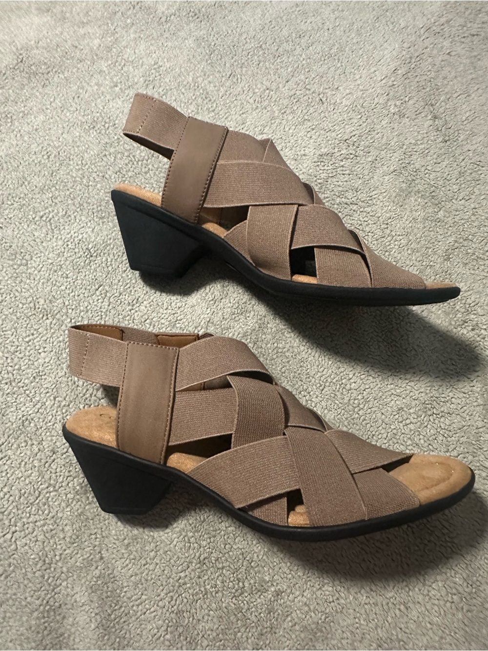Comfortiva by Softspots Taupe Criss Cross Strap Heel Sandals Farrow Sz 8.5
